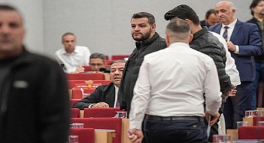 Kadın Üyeler Latif Aydemir'i Meclisten Kovdu