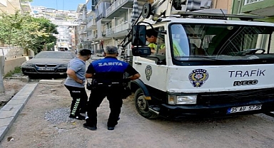 Bayraklı'da Hurda Araçlar Kaldırılıyor