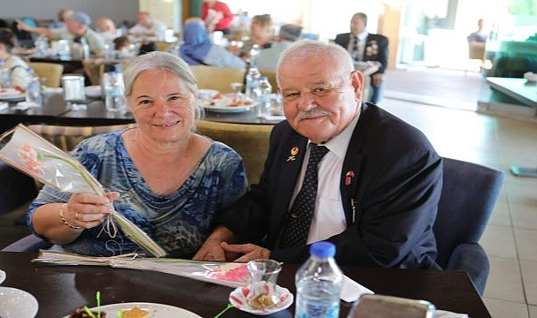 Başkan Önal, gazilerle bir araya geldi