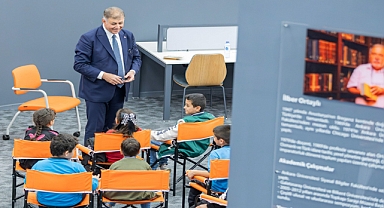 Başkan Tugay okudu, Kadifekaleli çocuklar dinledi