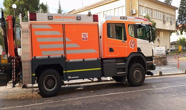 İzmir İtfaiyesi deprem sonrası destek için Sındırgı’da