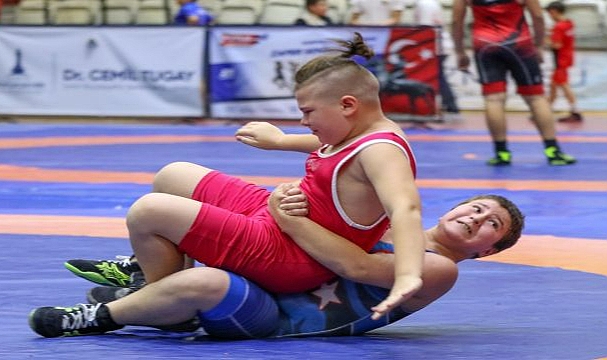Minik sporcular Cumhuriyet için ter döktü