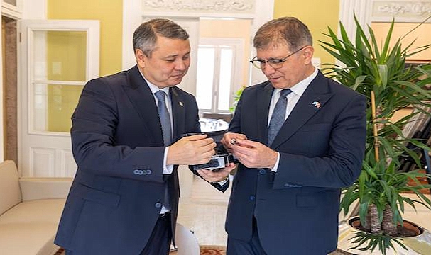 Başkan Tugay Kazakistan heyetini ağırladı