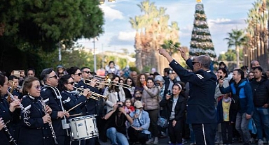 İzmir, yeni yılı rengarenk bir festivalle karşılıyor