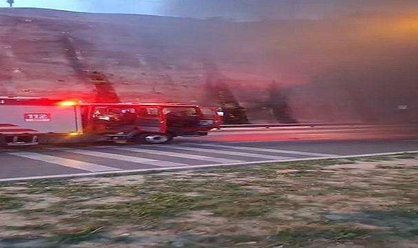 Konak Tünelleri’ndeki araç yangınına itfaiyeden hızlı müdahale