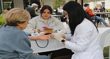 Bayraklı’da Sağlık Haftası’nda Sağlık Hizmeti Vatandaşla Buluştu