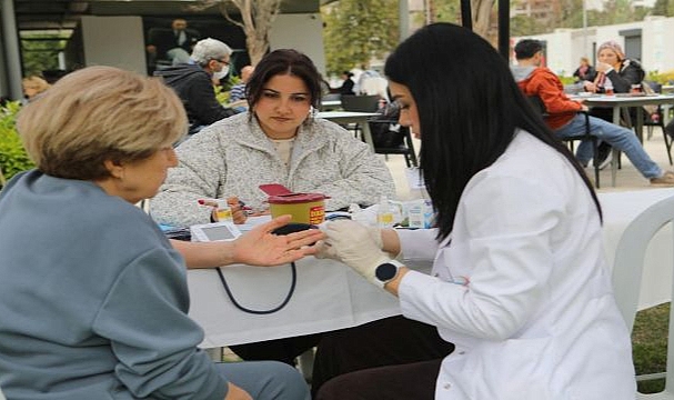 Bayraklı’da Sağlık Haftası’nda Sağlık Hizmeti Vatandaşla Buluştu