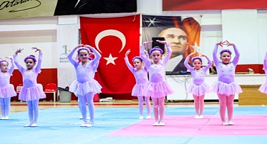 Bayraklılı kursiyerlerden yıl sonu gösterisi