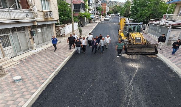 Bayraklı’da Asfalt Seferberliği Sürüyor: 25 Noktada Tamamlandı, 5 Noktada Daha Başlıyor